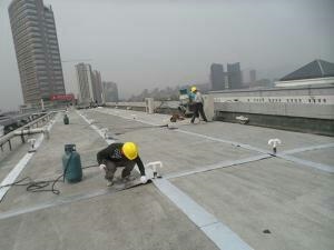 別墅地下室近期出現(xiàn)幾個小縫隙漏水，怎么修補?